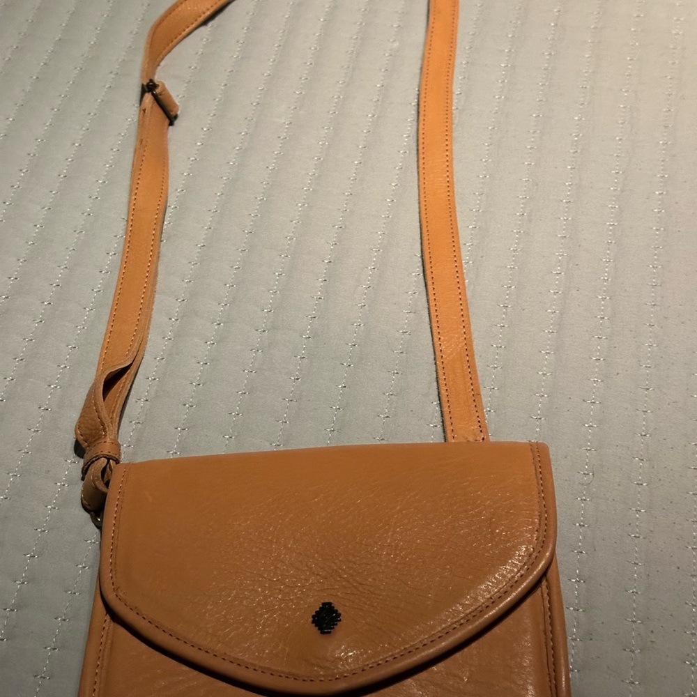 Nena & Co. Italian Leather Crossbody - Picture 2 of 6